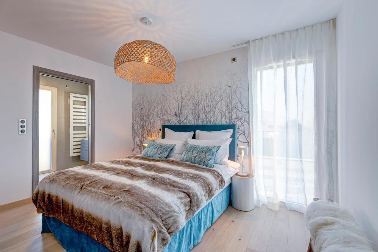 Apartment Serenity - 3 Bedroom Floor Parking & View Terrace *