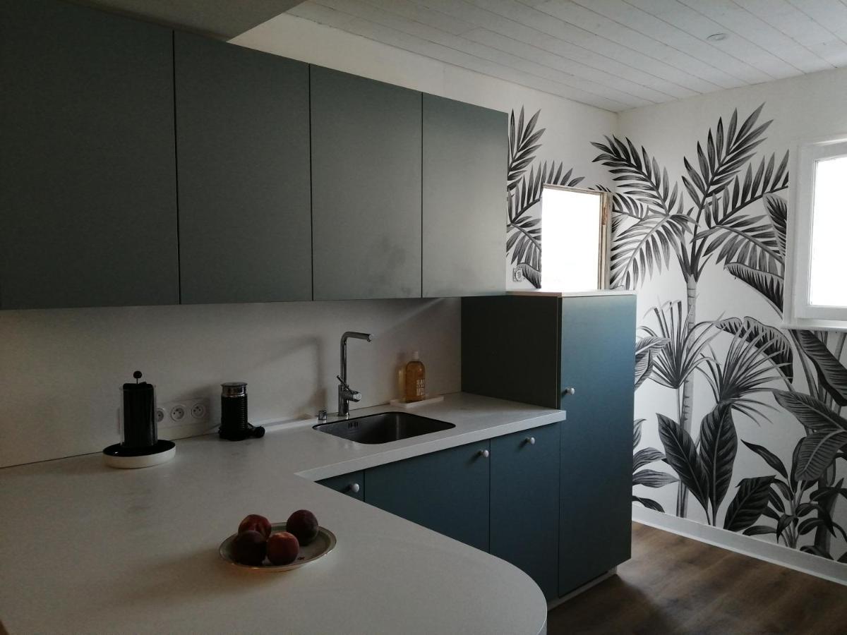 A 300 M Du Et Des Commerces Apartment