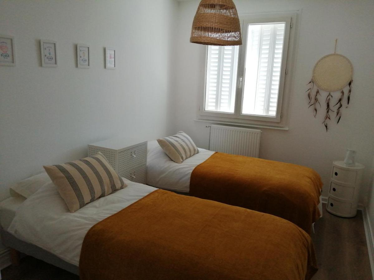 A 300 M Du Et Des Commerces Apartment *