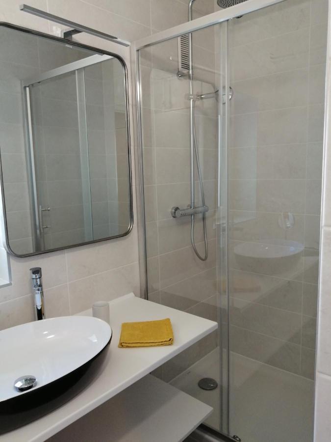 Appartement A 300 M Du Et Des Commerces *