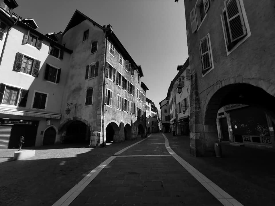 De Chiara A Apartment *
