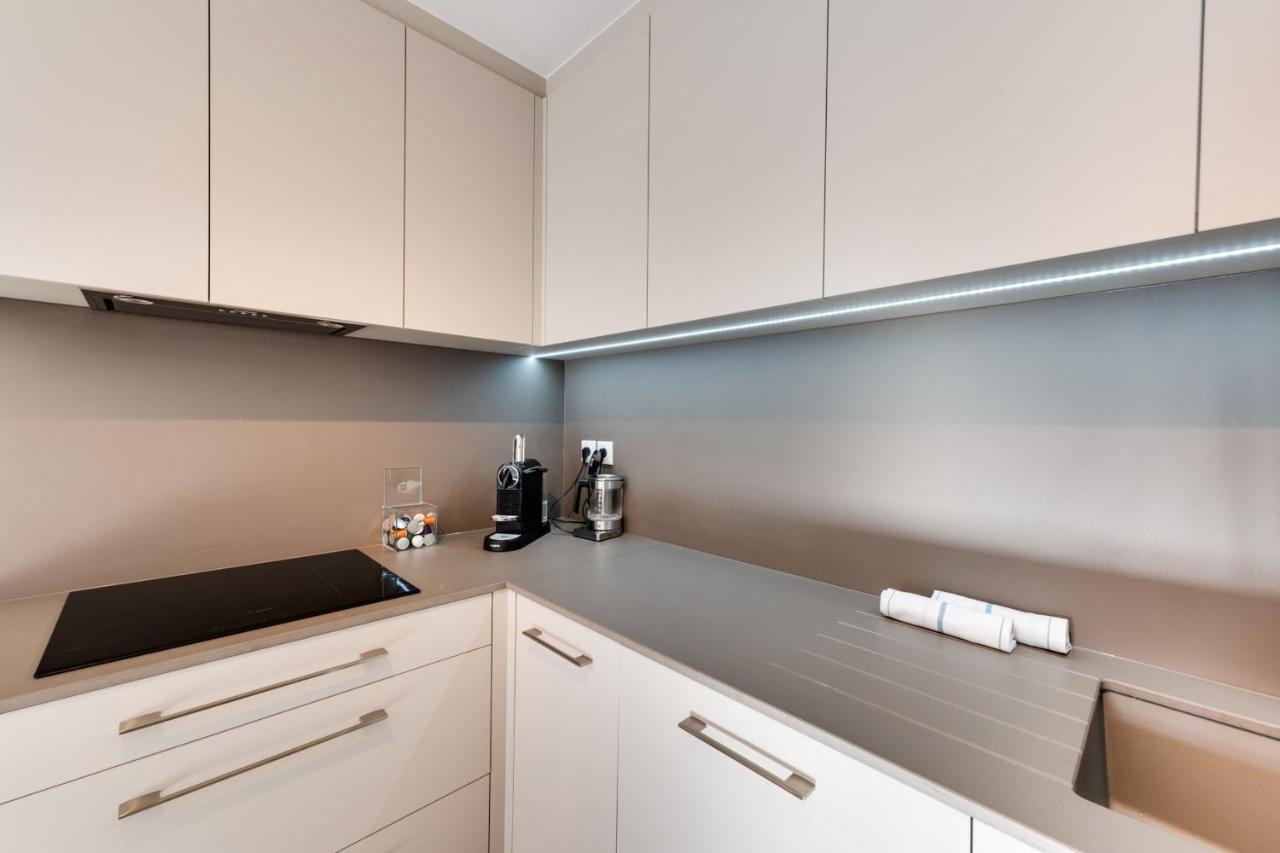 Le Reposoir - New 2 Bedroom With Terrace & Garage Apartment