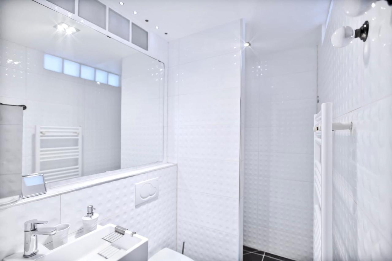 Apartment L'albigny - With Your Feet In The Water By