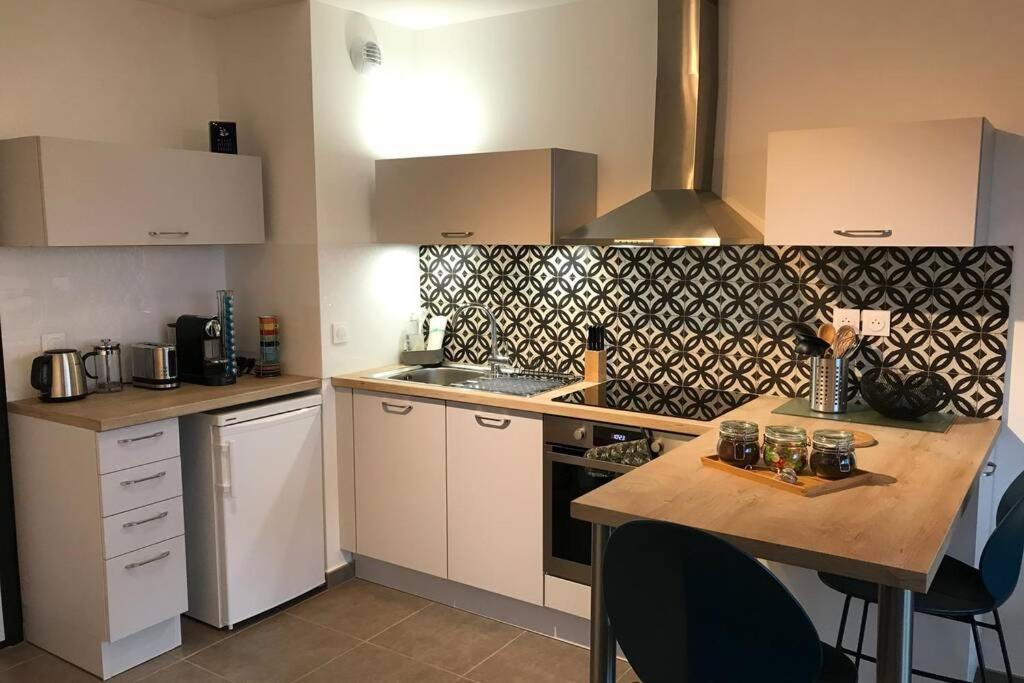 L'echappee Belle - Charme, Parking & Proche Apartment