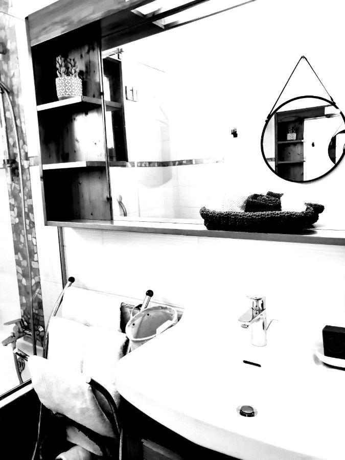 Bed And Break Annecy, 90m2 Avec Parking, Balcons Apartment