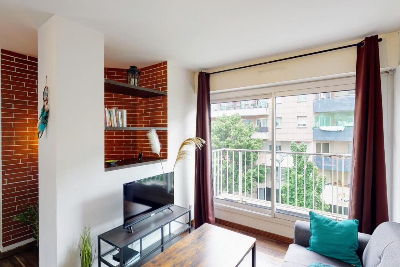 Le Berthollet 9 - Renovated 1 Bedroom 2 Steps - Center *