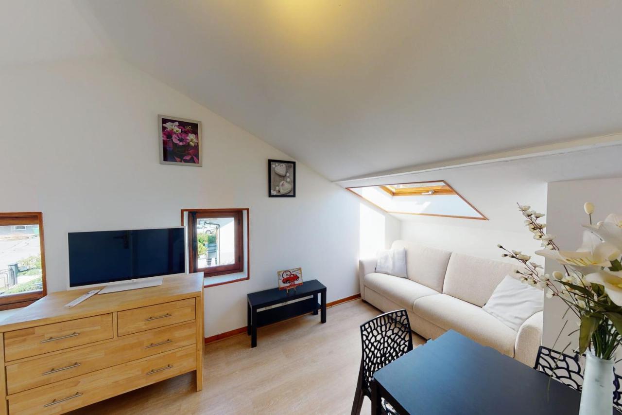 With 2 Bedrooms For 4 People In Annecy-le-vieux *