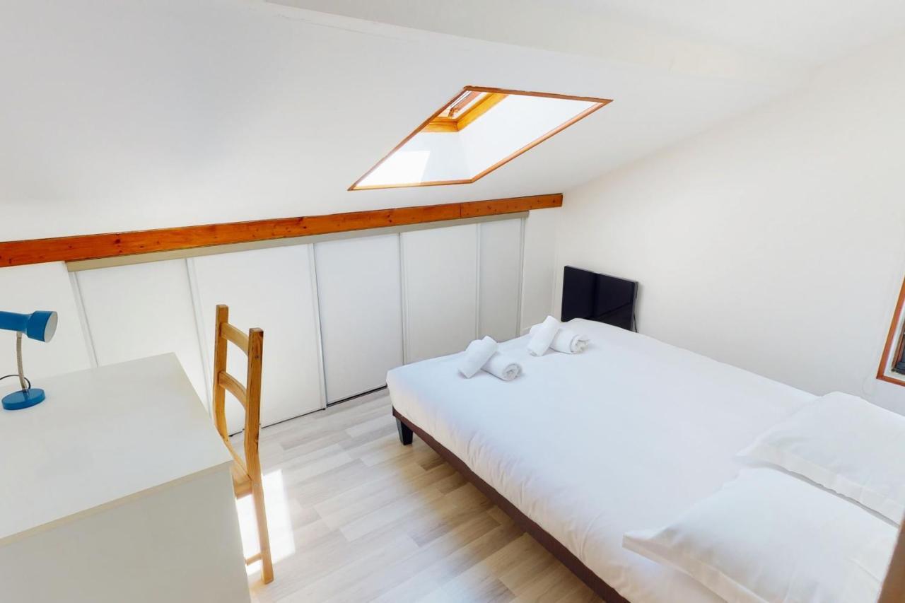 With 2 Bedrooms For 4 People In Annecy-le-vieux *