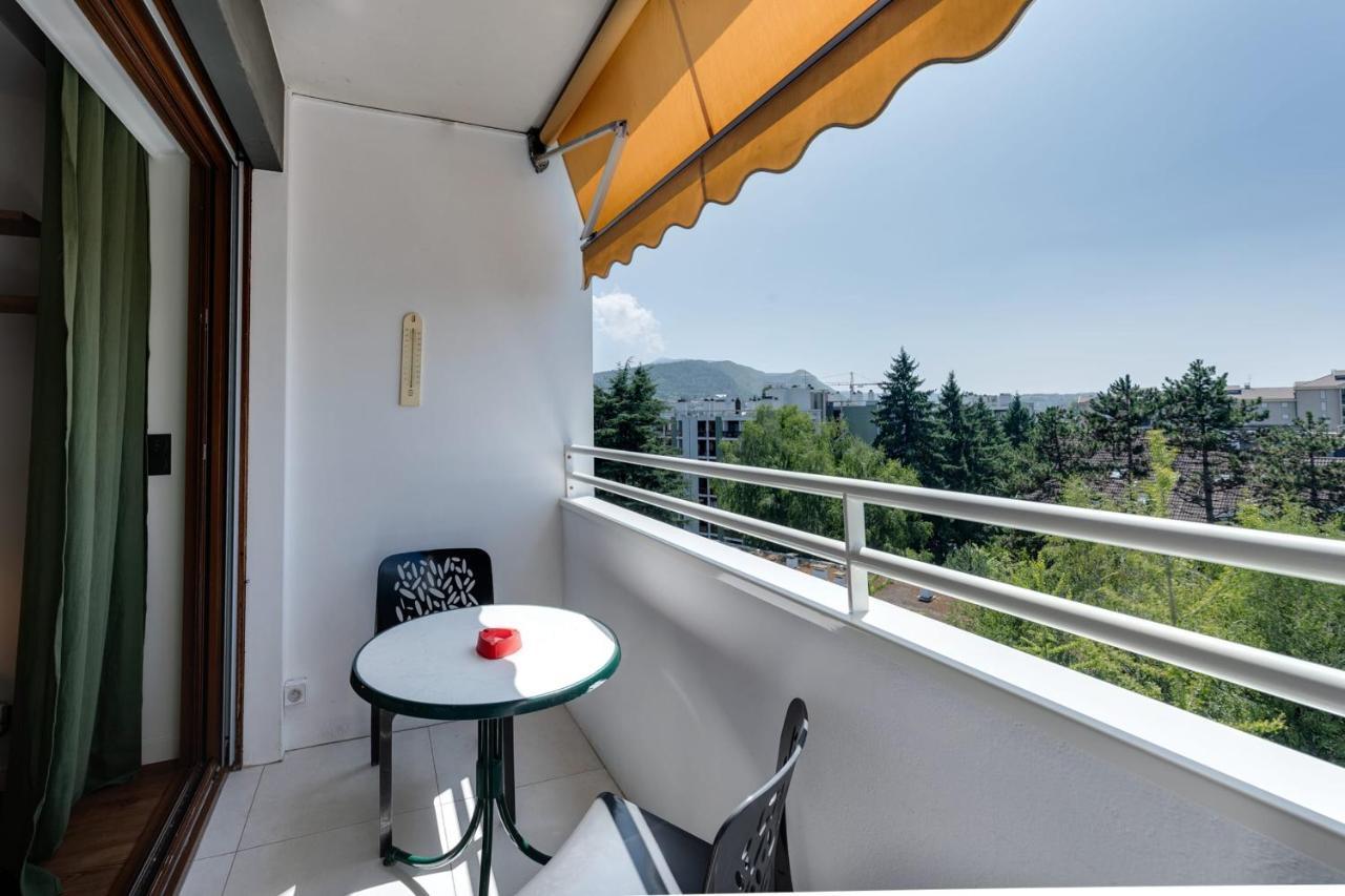Modern And New In The Quiet Area Of Parmelan Apartment *