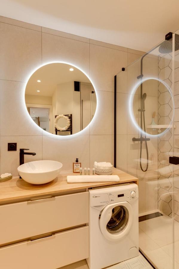 Modern And New In The Quiet Area Of Parmelan Apartment