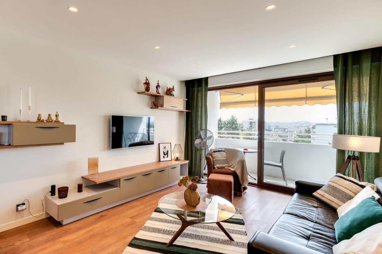 Modern And New In The Quiet Area Of Parmelan Apartment