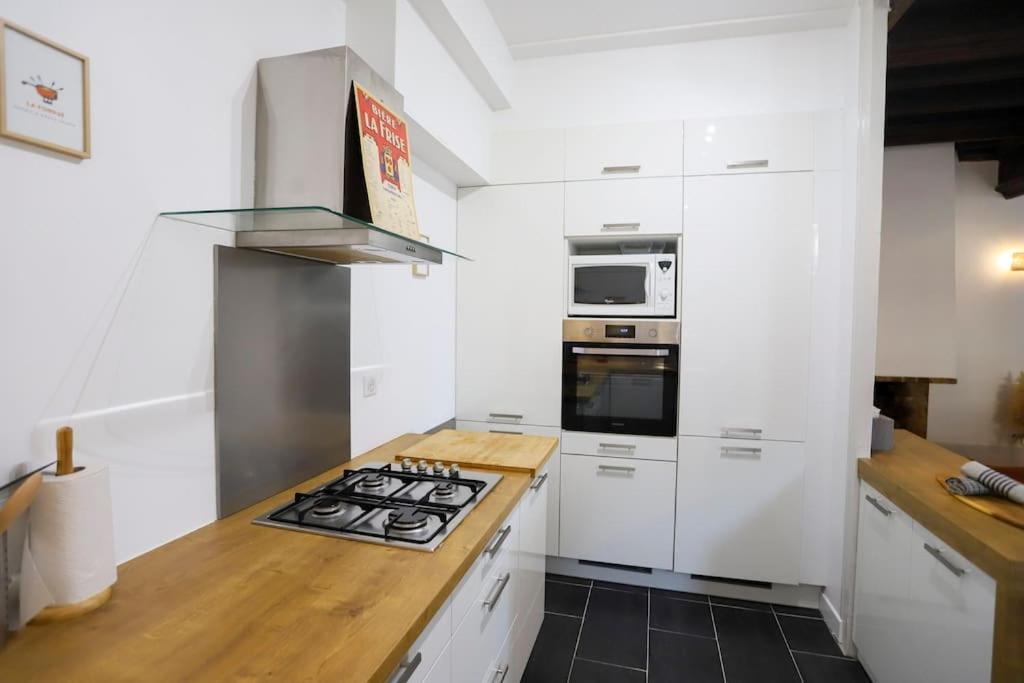 Apartamento Le Thiou 3 Etoiles - & Authentique, Au Coeur De La Vieille Ville, Billard, 6 Personnes *