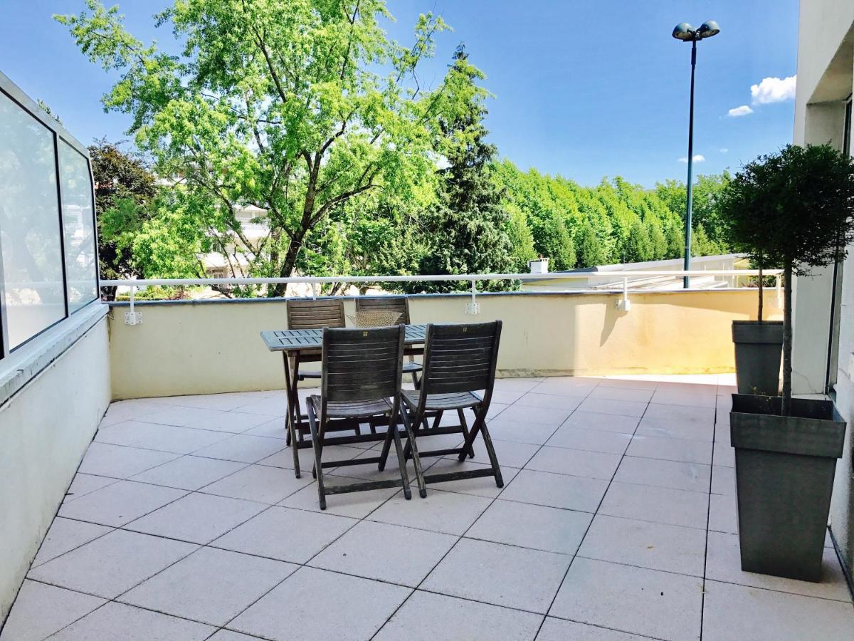 Proche & Vieille T3 Avec Grande Terrasse Apartment *