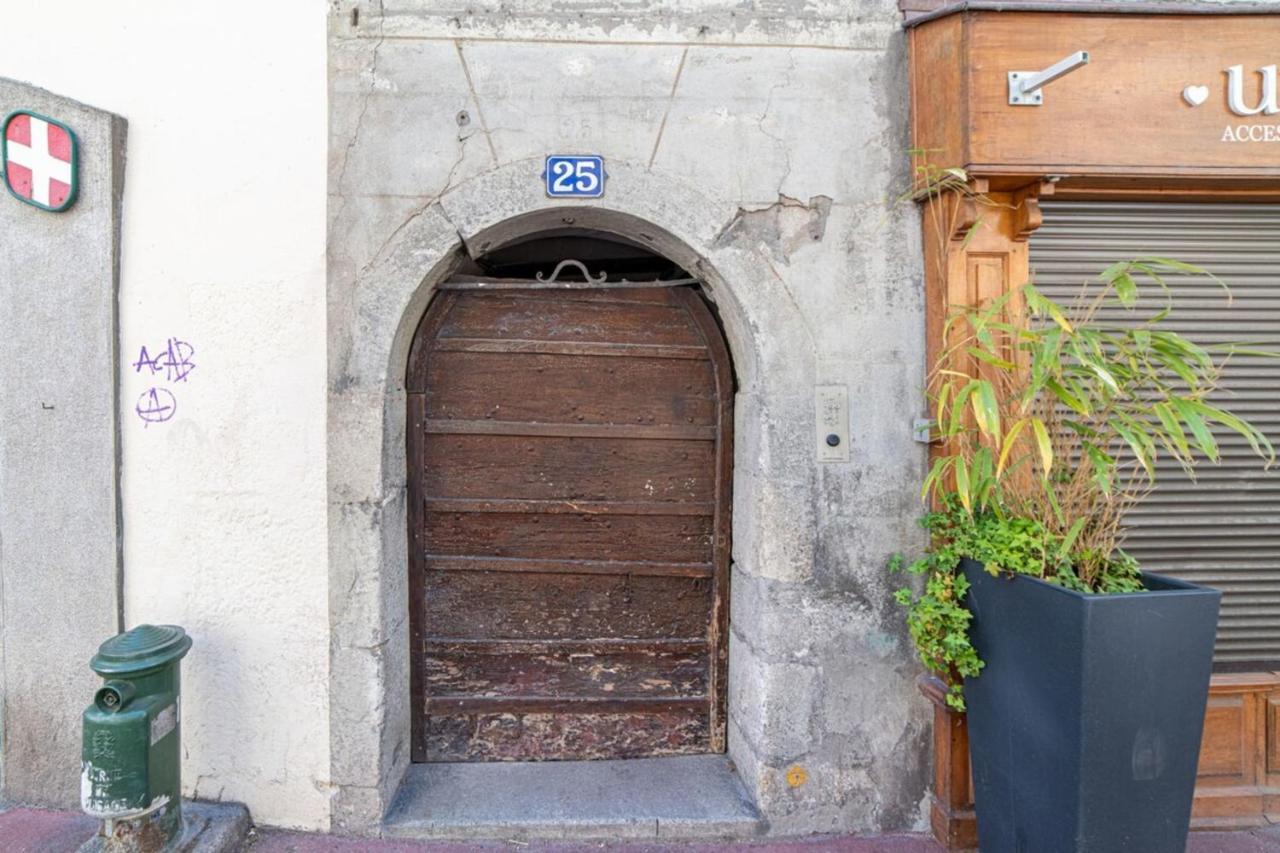 Apartment Rated 3 Stars In The Heart Of The Old Town Of Annecy