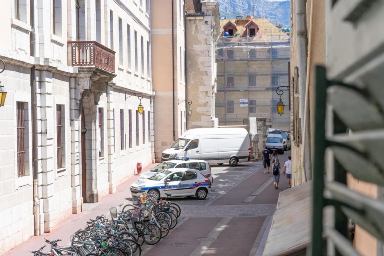 Rated 3 Stars In The Heart Of The Old Town Of *