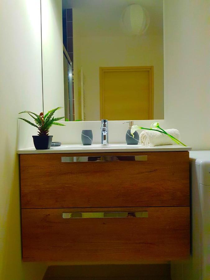 Apartment Corniche Joli T2 A 300 M Du Avec Parking Prive Annecy
