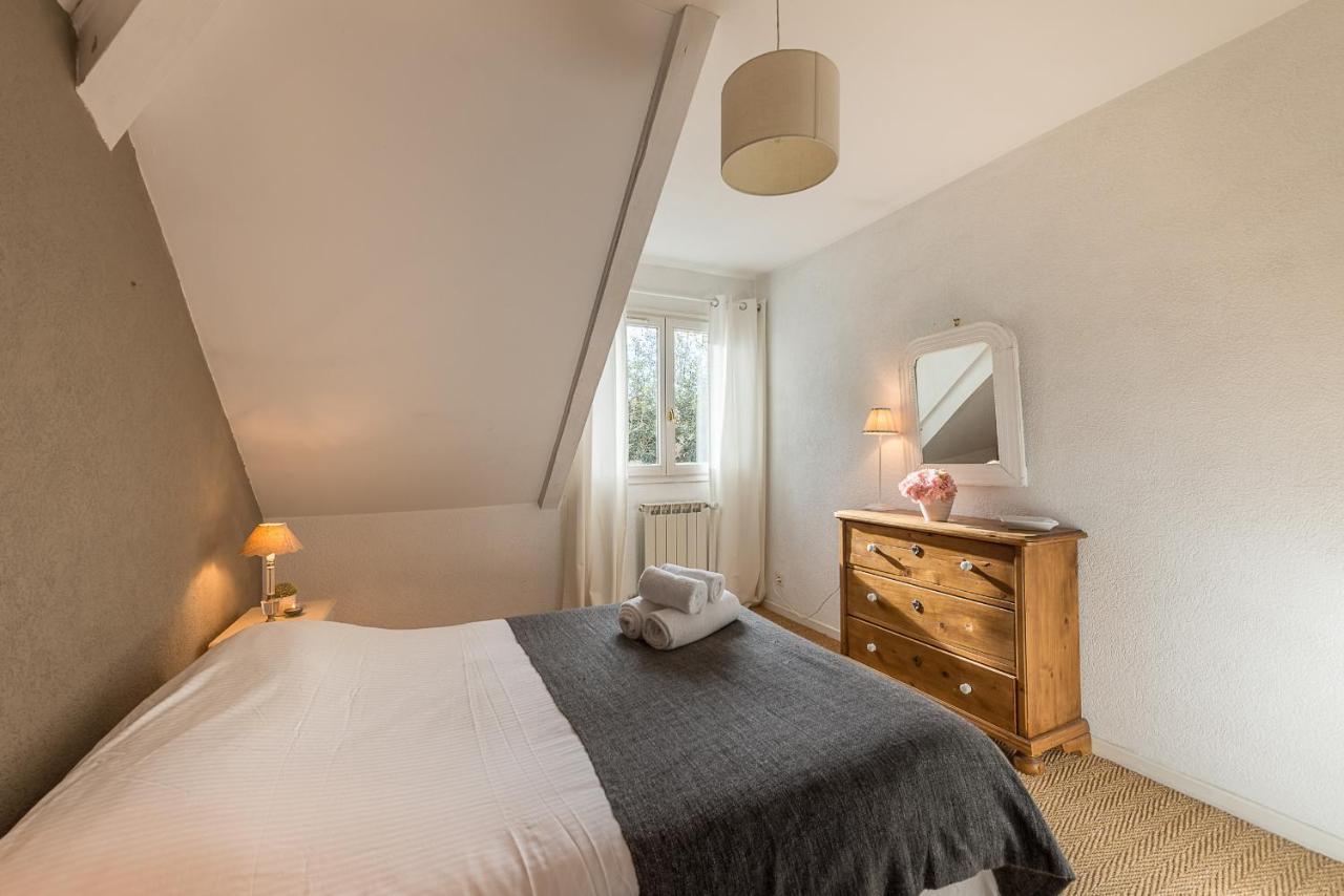 A Pied Au Lac: Spacious Family With Private Pool Holiday home