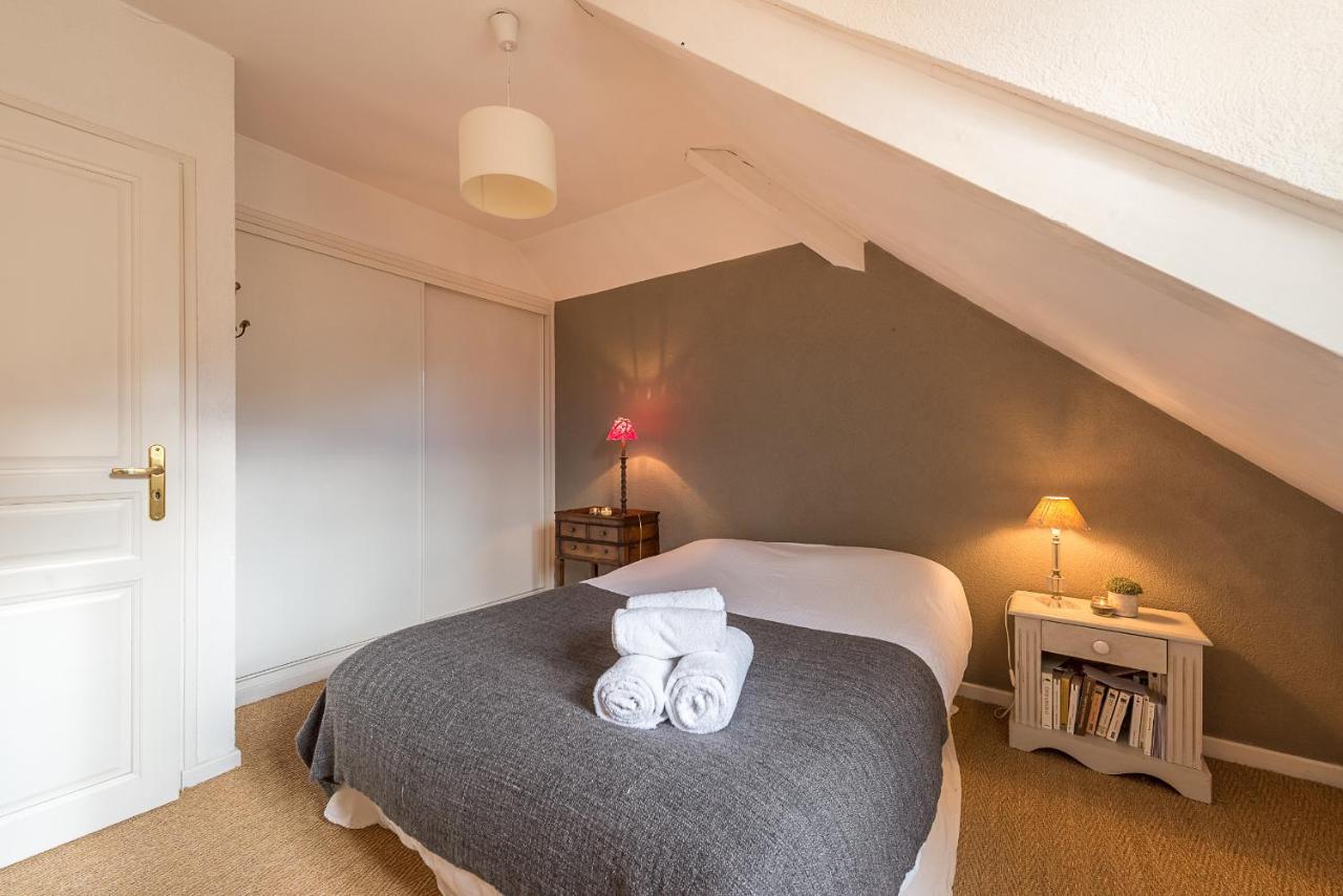 A Pied Au Lac: Spacious Family With Private Pool * Annecy
