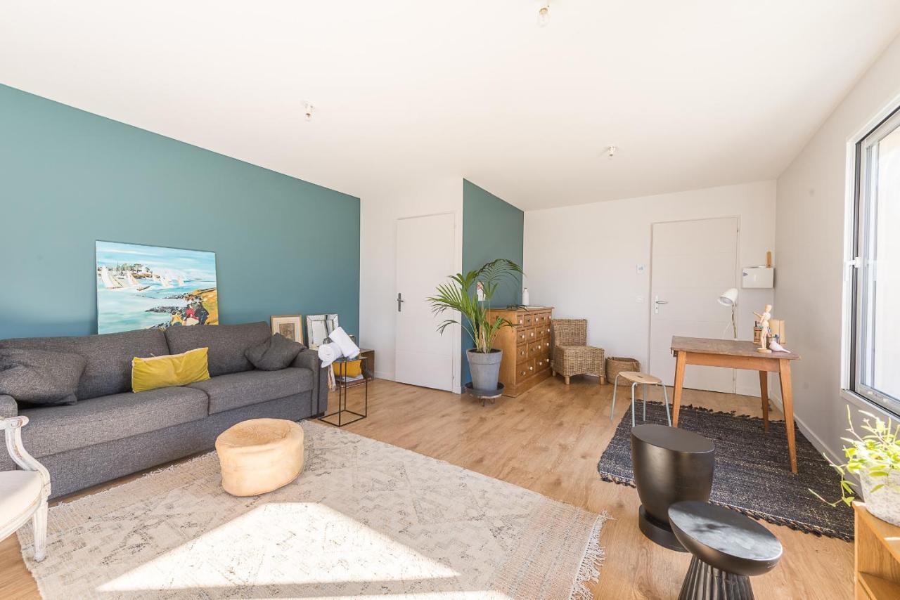 A Pied Au Lac: Spacious Family With Private Pool Holiday home