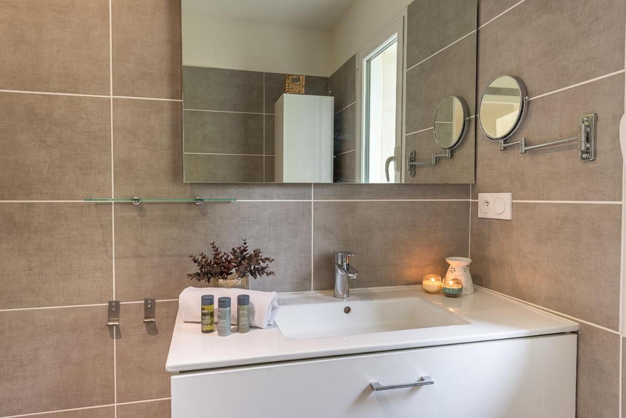 A Pied Au Lac: Spacious Family With Private Pool Holiday home Annecy