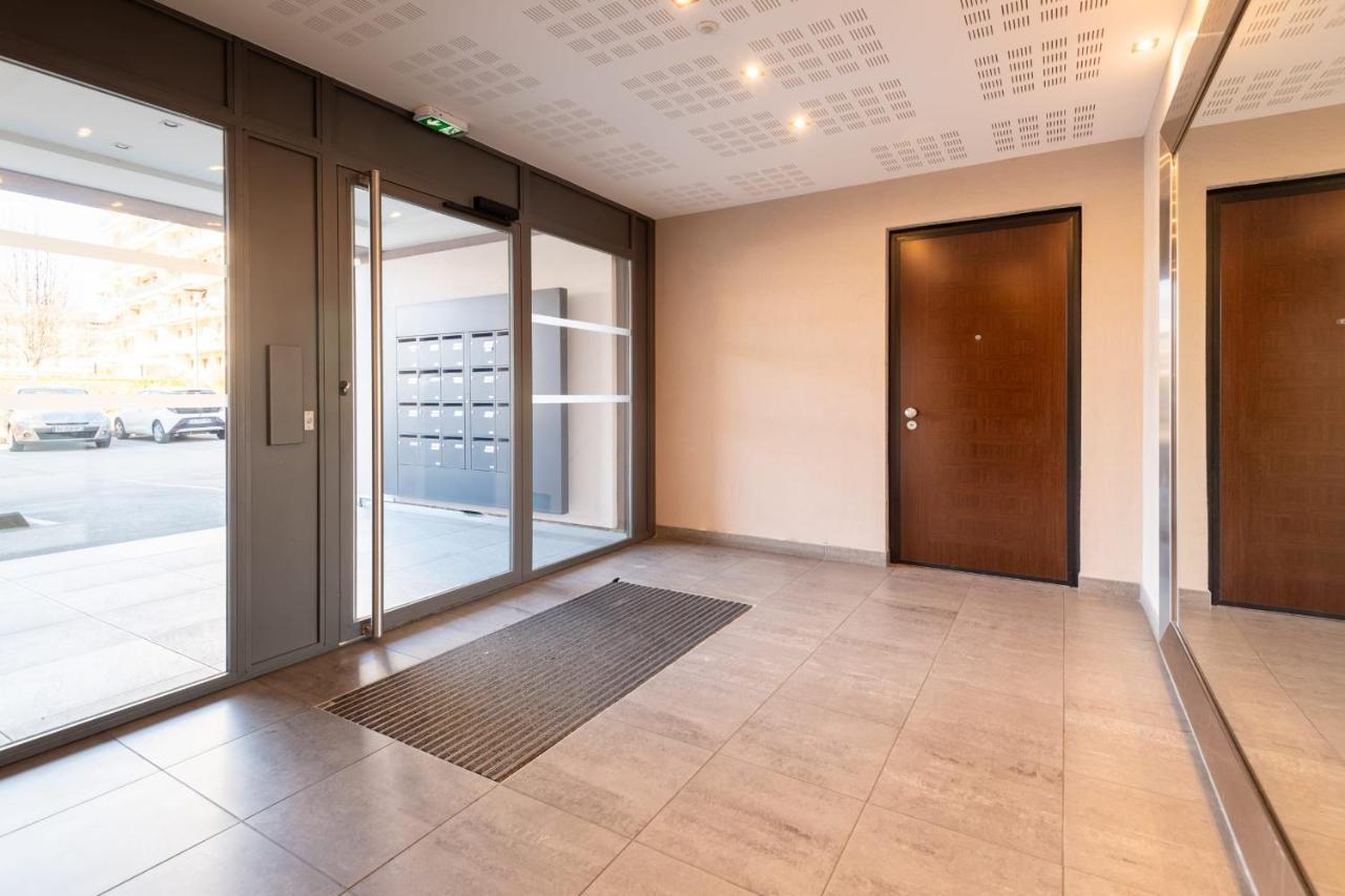 Maveria Furnished Flat Apartment *