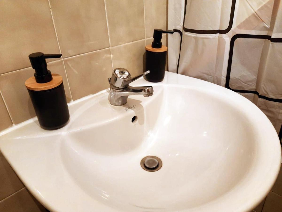 Séjour chez l'habitant Jolie -appart Partagé- Centre - 5 Min Gare&lac - Gratuit- Wifi, Petit Dej, Serviettes, Velos