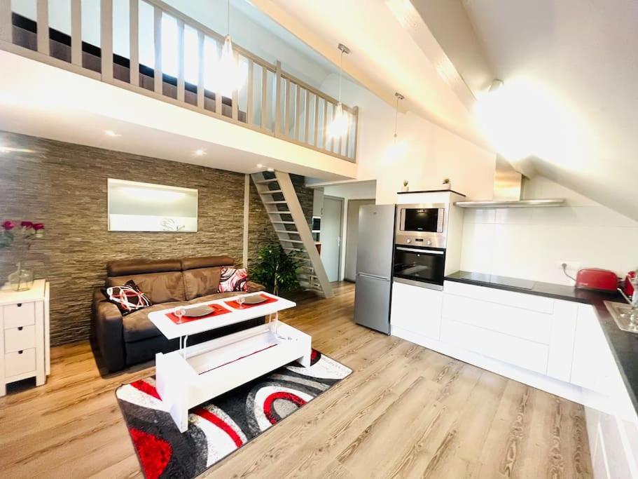 Le Red Loft à 5min Du Centre-ville Avec Parking Privatif Gratuit Appartement *