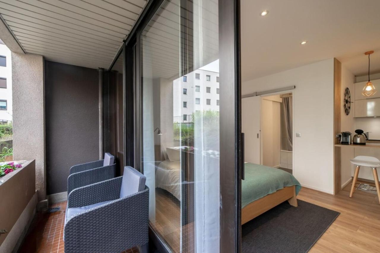Urban Furnished Flat Apartment *