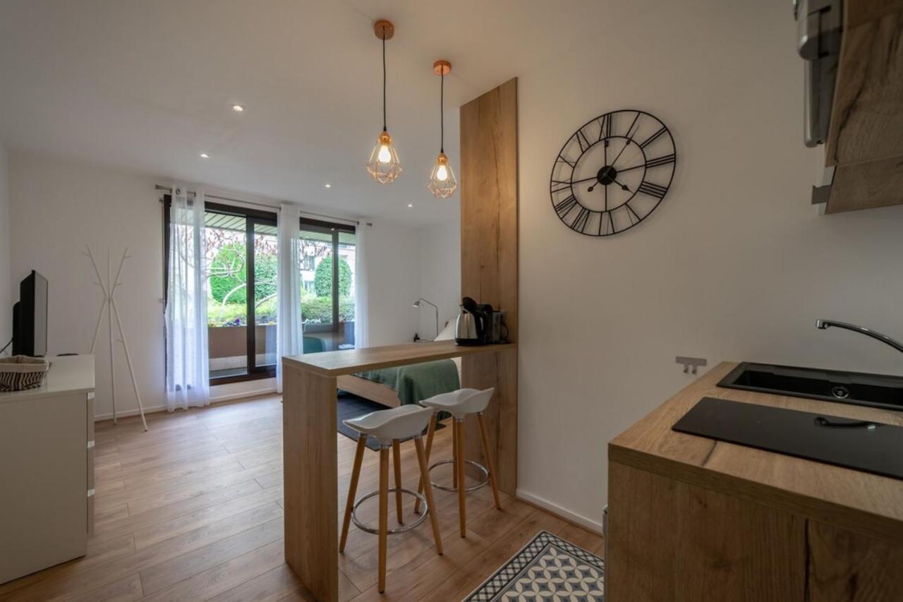 Urban Furnished Flat Apartment *