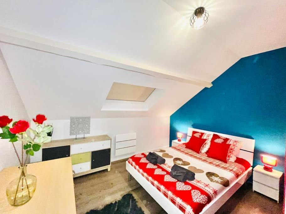 Le Red Loft à 5min Du Centre-ville Avec Parking Privatif Gratuit Appartement *