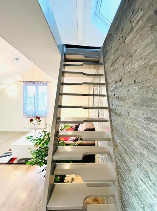Le Red Loft à 5min Du Centre-ville Avec Parking Privatif Gratuit Appartement Annecy