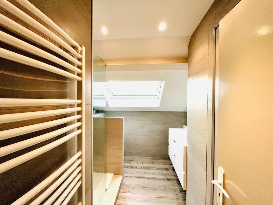 Le Red Loft à 5min Du Centre-ville Avec Parking Privatif Gratuit Appartement
