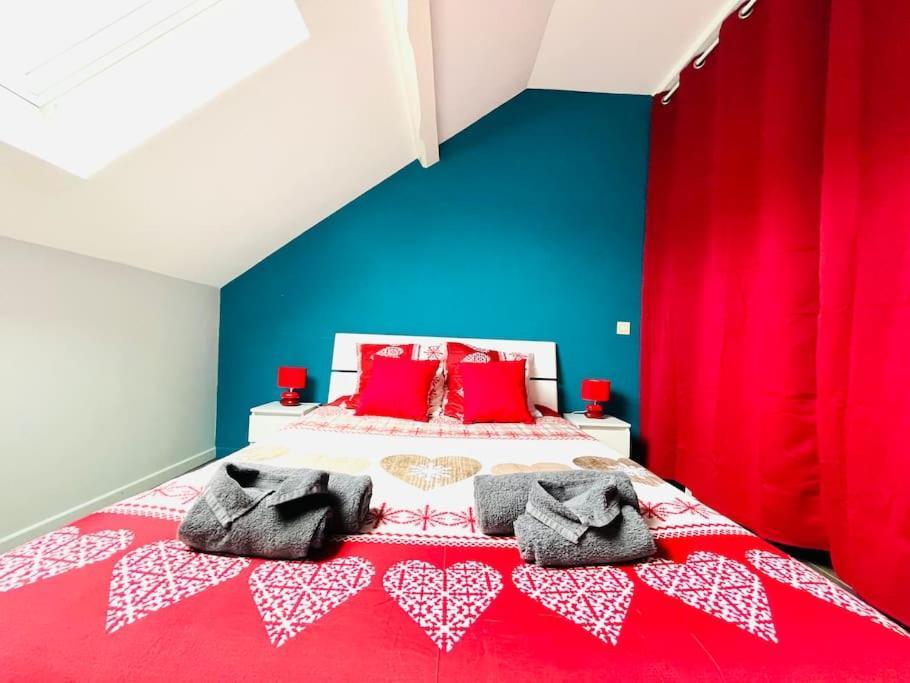 Le Red Loft à 5min Du Centre-ville Avec Parking Privatif Gratuit Appartement *
