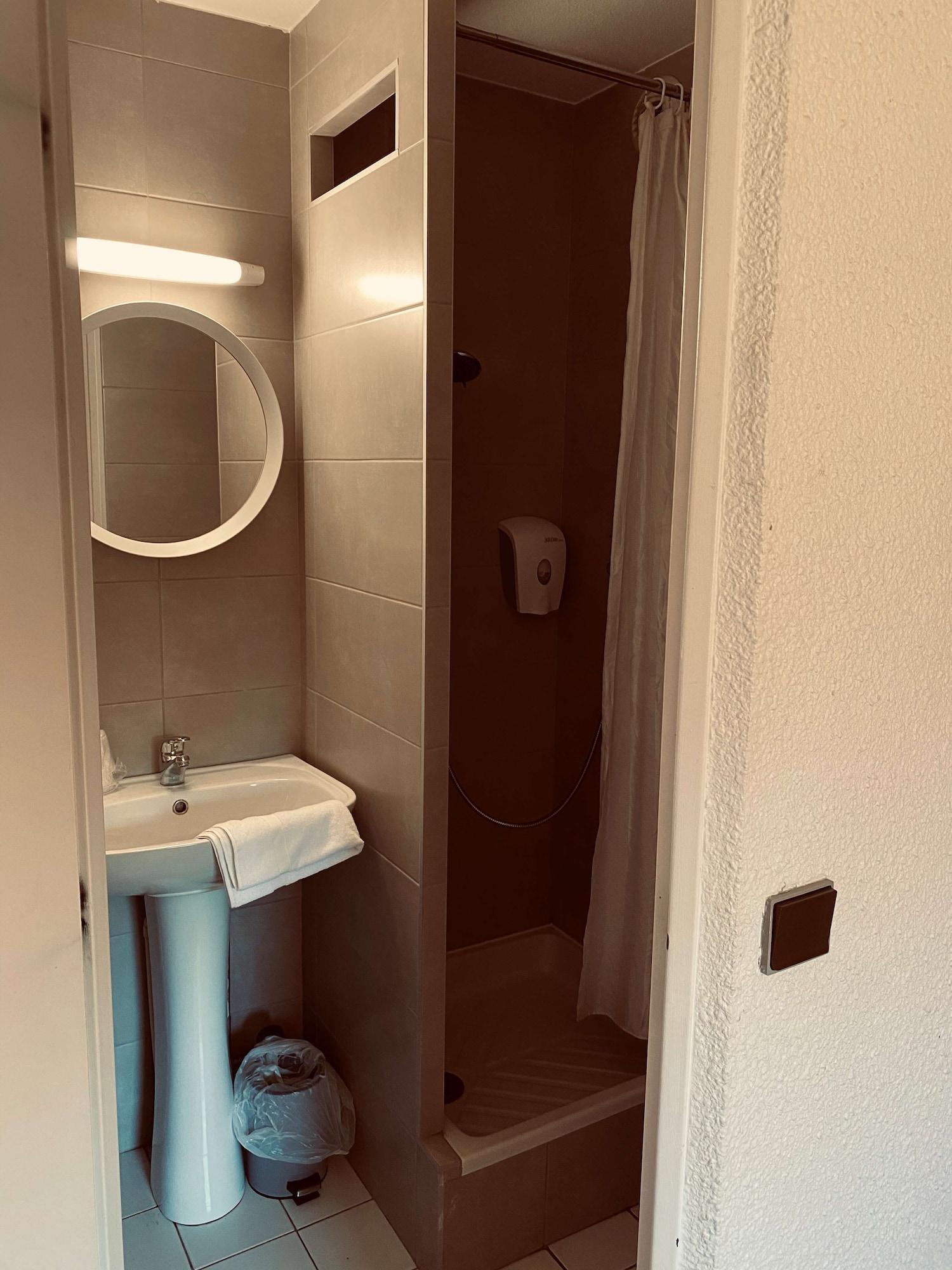 Premiere Classe Cran-gevrier Renove En 2025 Hotel *