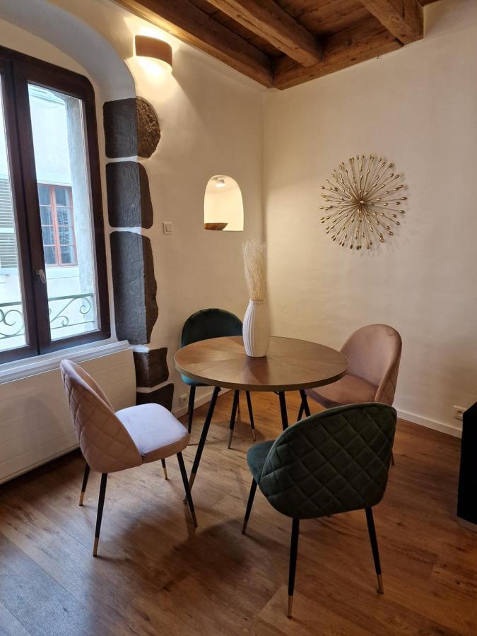 Apartment Elegant Flat In Old Town, 2 Mins Walk To