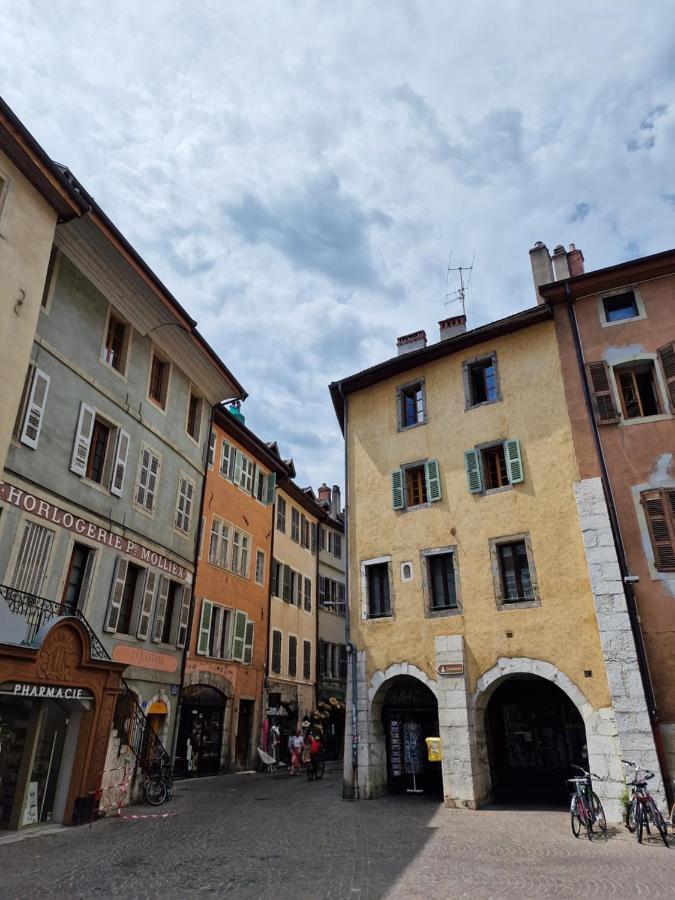 Elegant Flat In Old Town, 2 Mins Walk To