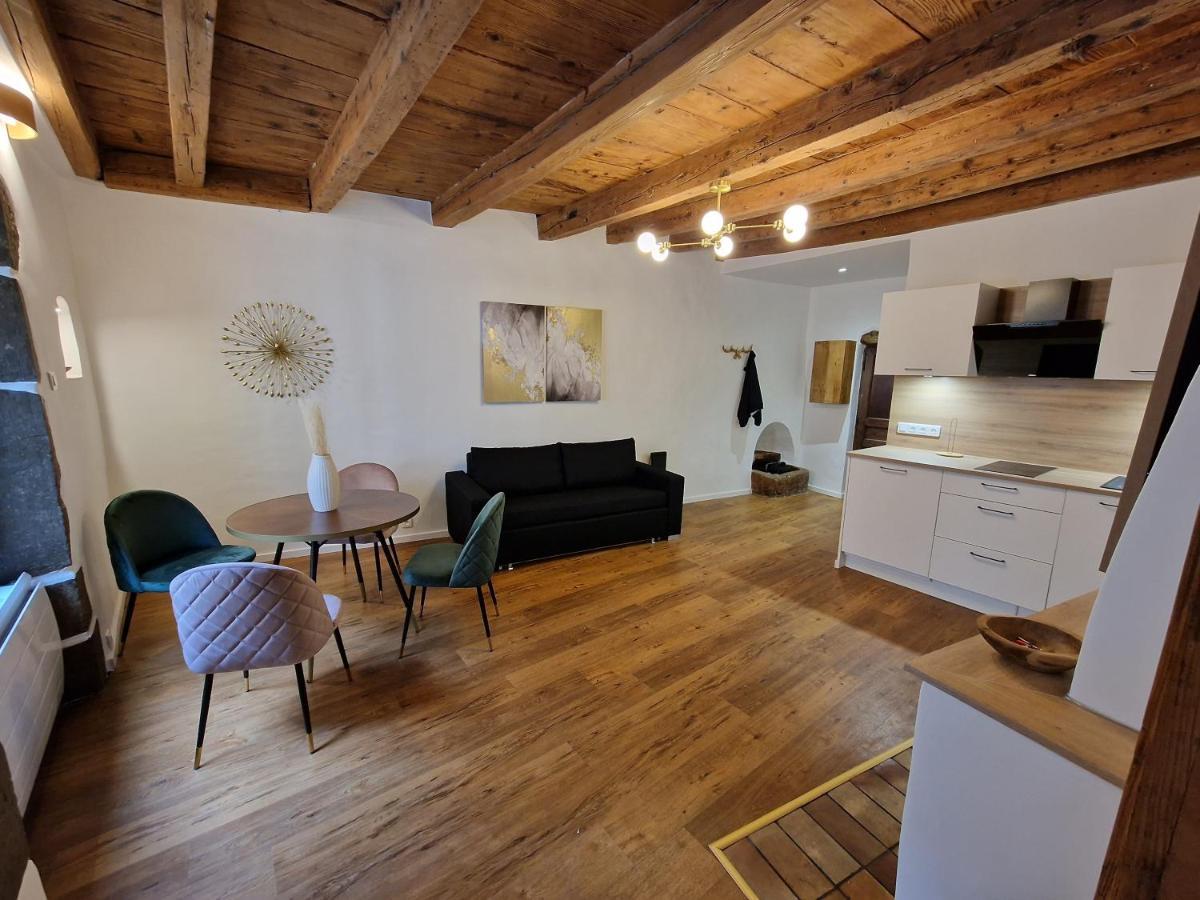Apartment Elegant Flat In Old Town, 2 Mins Walk To Annecy