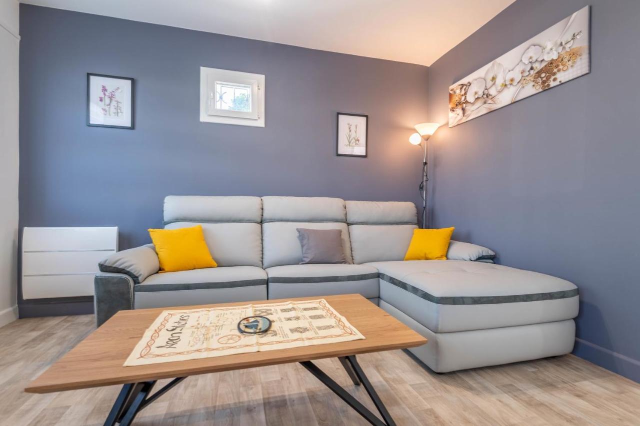 Holiday home Ideally Located Furnished Townhouse With 3 Bedrooms Parking & Garden Annecy