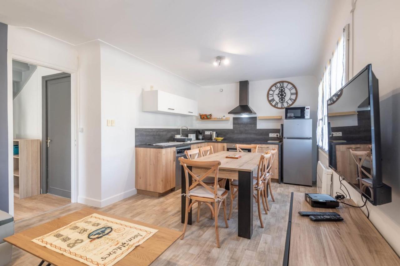 Holiday home Ideally Located Furnished Townhouse With 3 Bedrooms Parking & Garden