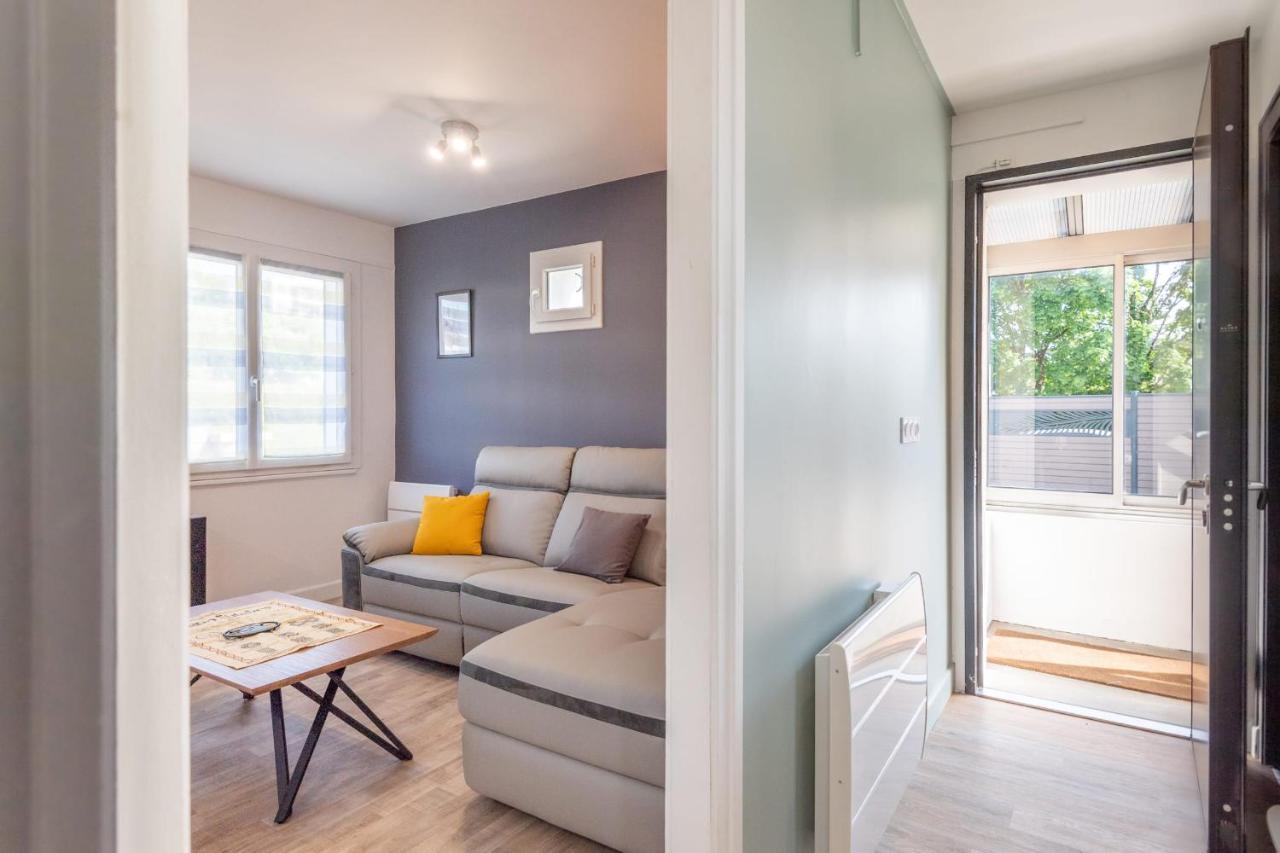 Ideally Located Furnished Townhouse With 3 Bedrooms Parking & Garden