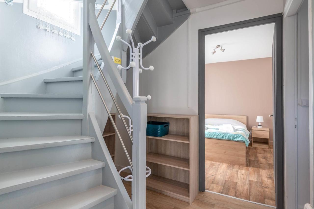 Ideally Located Furnished Townhouse With 3 Bedrooms Parking & Garden Vakantiehuis *