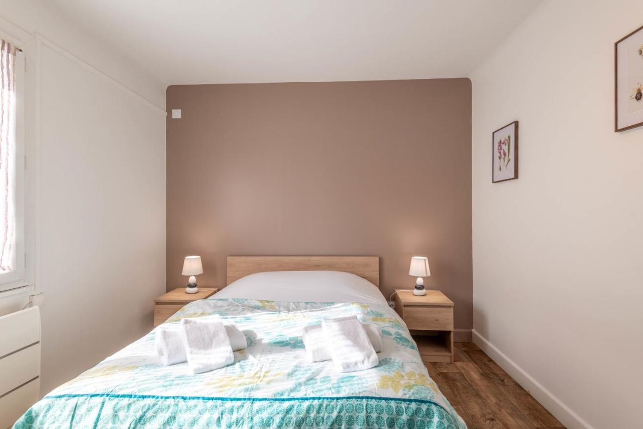 Ideally Located Furnished Townhouse With 3 Bedrooms Parking & Garden Holiday home *
