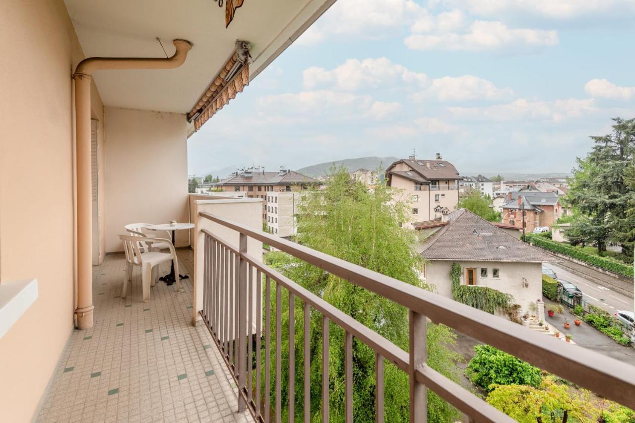 Schöne Mit Balkon Und Stadtblick *