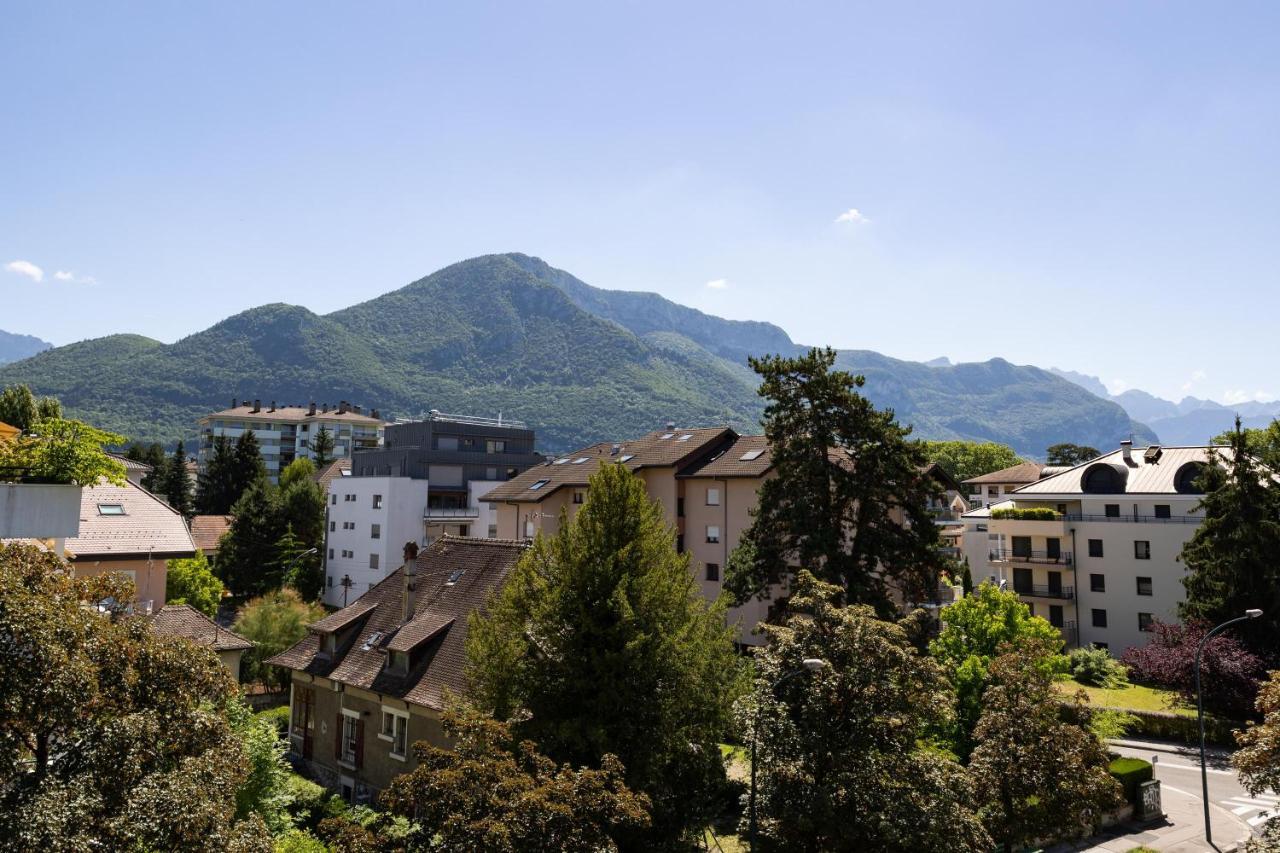Proche Lac Et Commerces