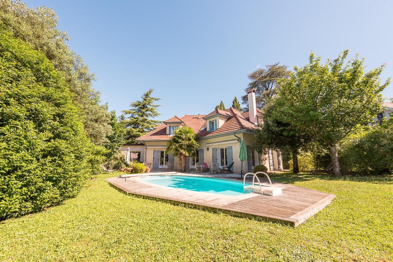 A Pied Au Lac: Spacious Family With Private Pool Holiday home Annecy