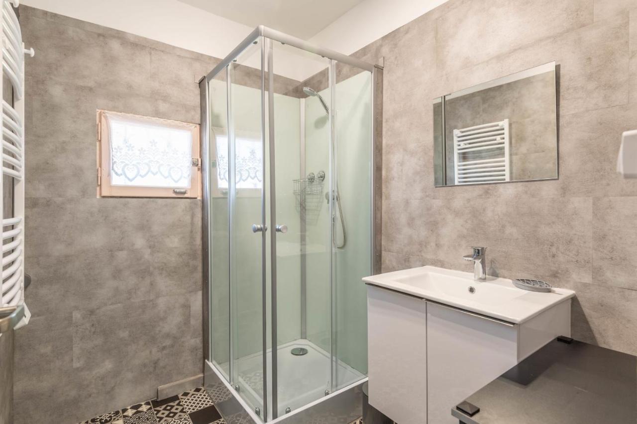 Ideally Located Furnished Townhouse With 3 Bedrooms Parking & Garden