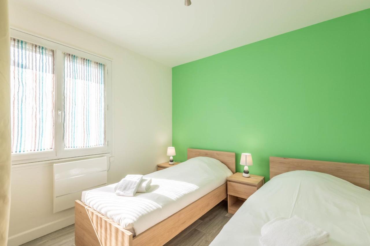Vakantiehuis Ideally Located Furnished Townhouse With 3 Bedrooms Parking & Garden *