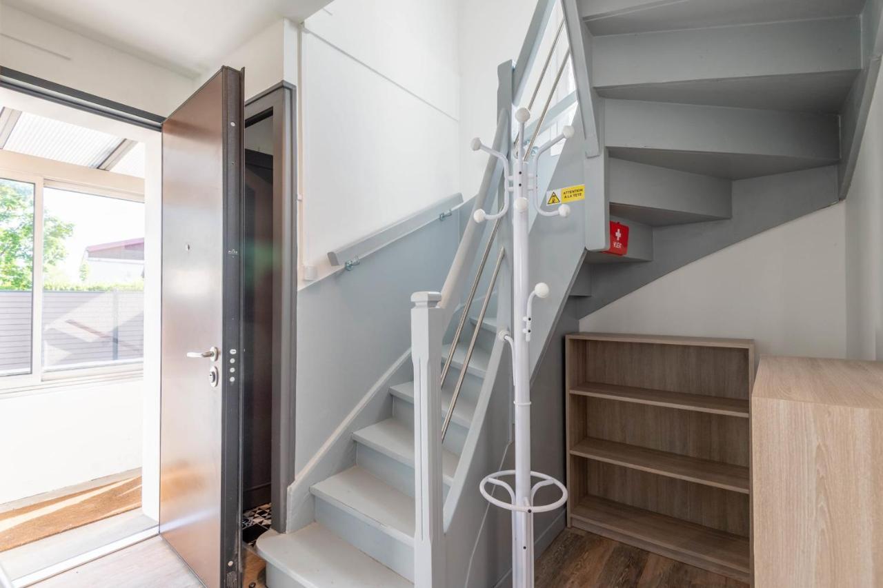 Vakantiehuis Ideally Located Furnished Townhouse With 3 Bedrooms Parking & Garden