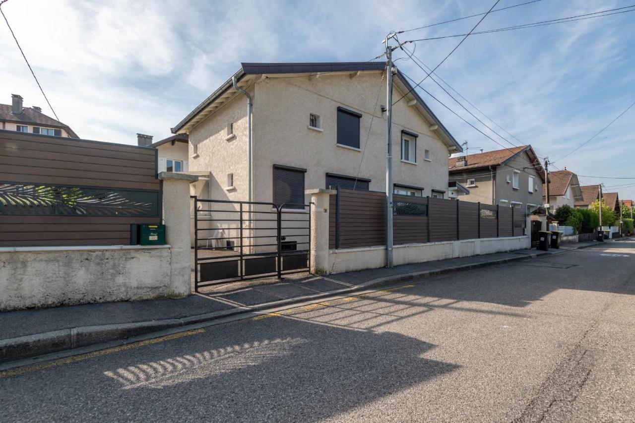 Vakantiehuis Ideally Located Furnished Townhouse With 3 Bedrooms Parking & Garden Annecy