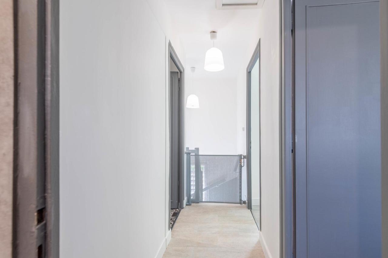 Vakantiehuis Ideally Located Furnished Townhouse With 3 Bedrooms Parking & Garden *